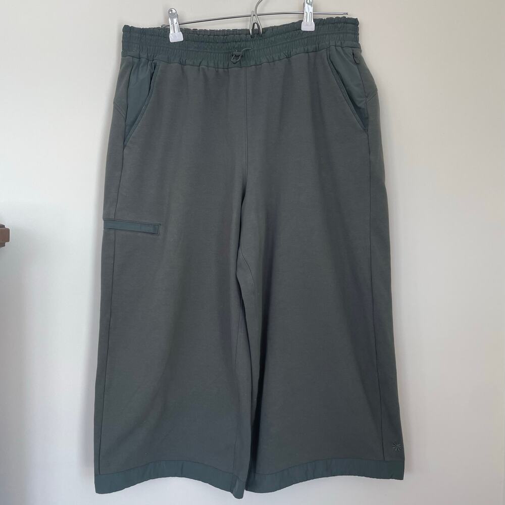 Athleta Triumph Hybrid Wide Leg Crop Pants in Bali Green Sz L